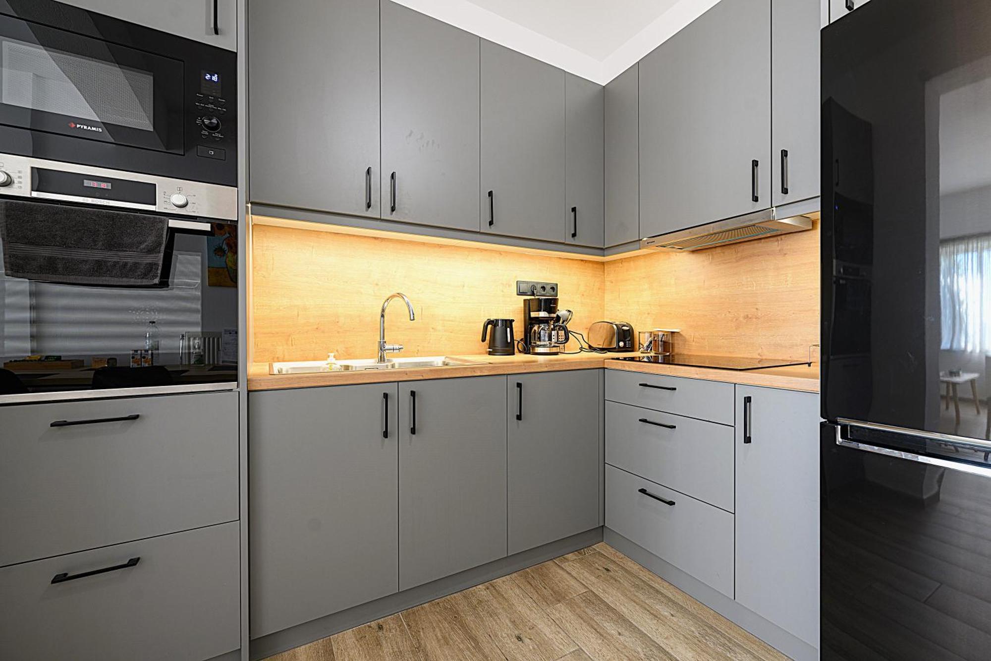 Spáta Alexander Apartments Airport מראה חיצוני תמונה