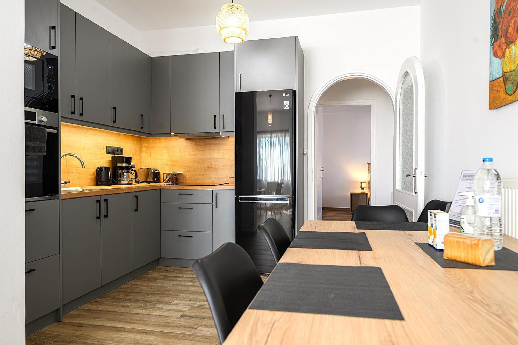Spáta Alexander Apartments Airport מראה חיצוני תמונה